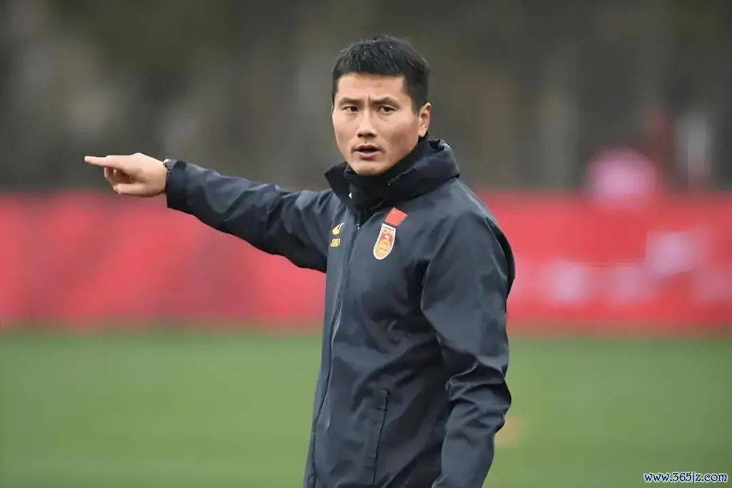邵佳一谈国足执教目标：用拼搏与成绩回馈国人支持